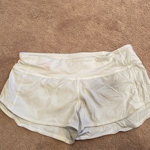 lulu lemon speed-up low rise lined short 2.5” size 6